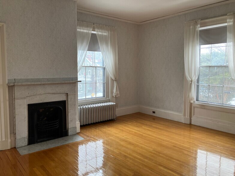 Building Photo - 31 Pleasant St