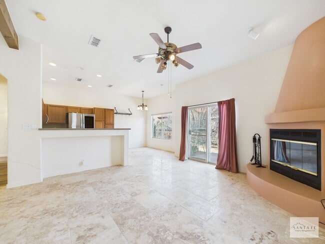 Building Photo - Freshly Upgraded Single Family Home Available Now!