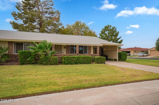 Building Photo - 13636 N Redwood Dr