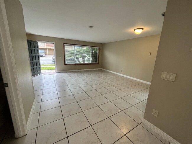 Building Photo - 673 Seacoast Dr