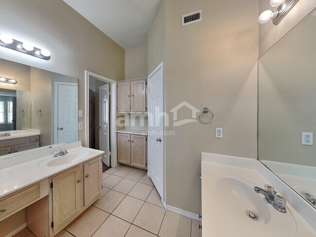 Building Photo - 403 Thunderbay Dr