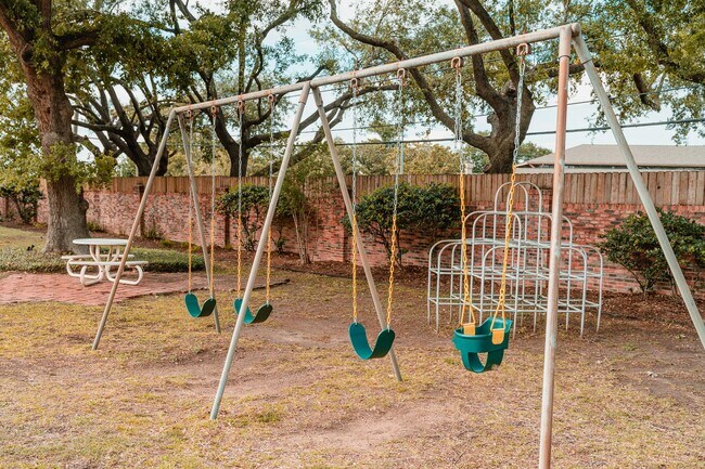 Building Photo - 4866 Milwee St