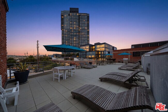 Building Photo - 500 Molino St