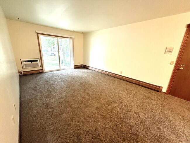 Building Photo - 2404 Independence Ln