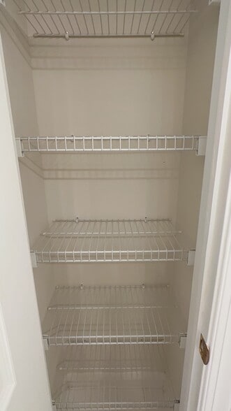 Linen Closet - 432 Glencrest Pl