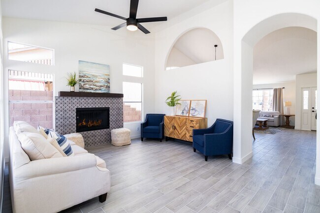 Building Photo - Beautiful updated 4 bedroom plus, 2 bath home in Chandler