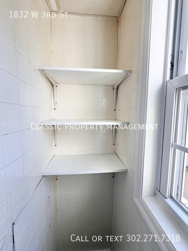 Building Photo - 1832 W 3rd St