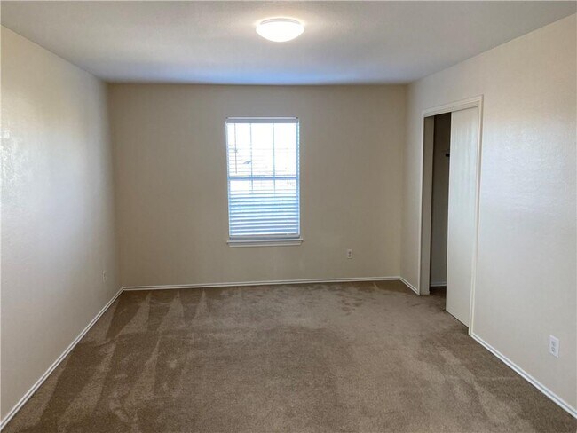 Building Photo - 804 Sherry Dr
