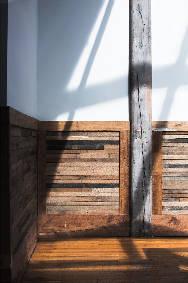 Building Photo - 110 W Market St