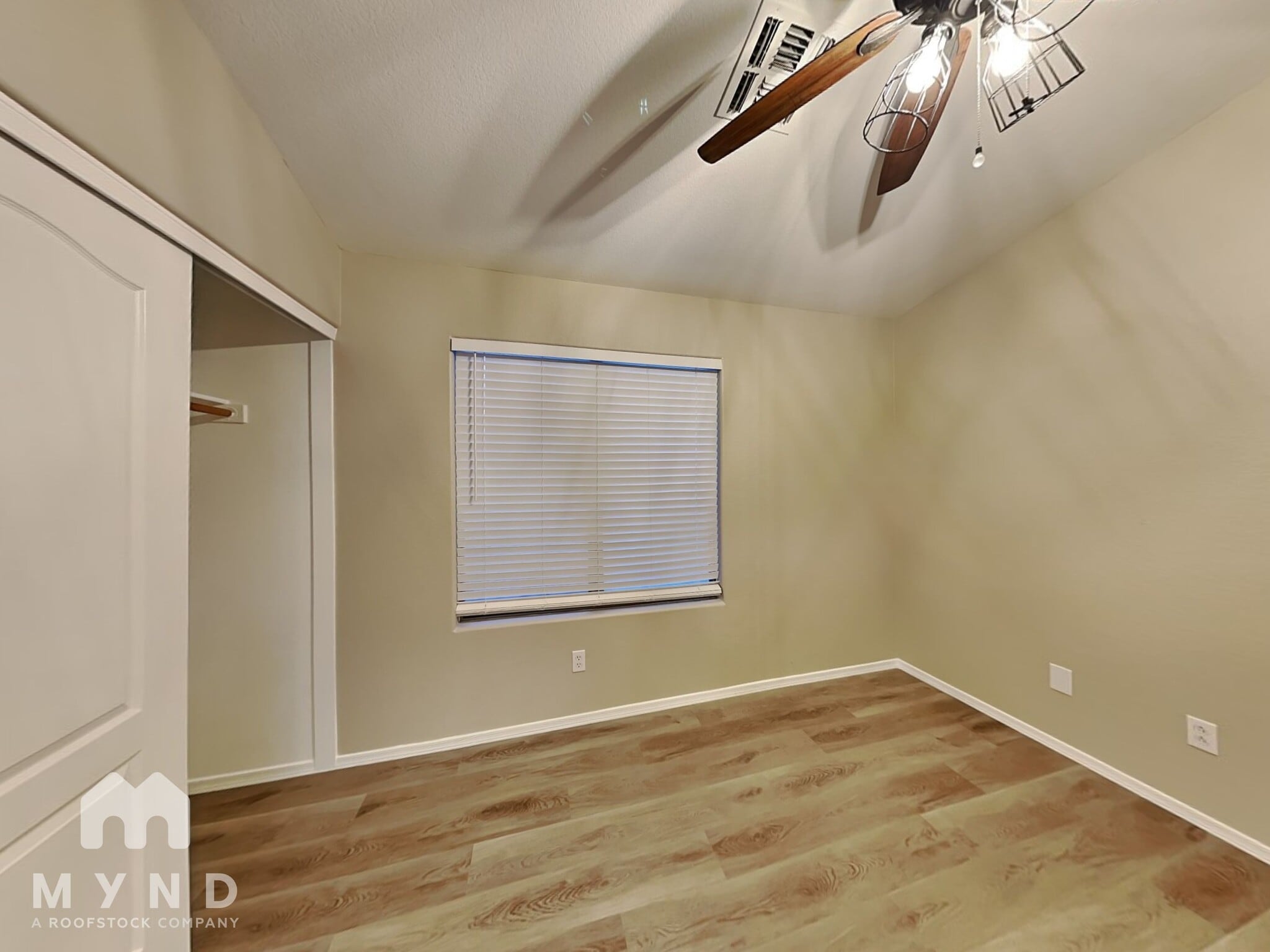 Building Photo - 8956 E Hillview St