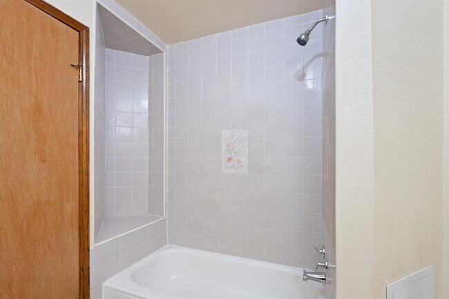 Building Photo - 104 Virgie St