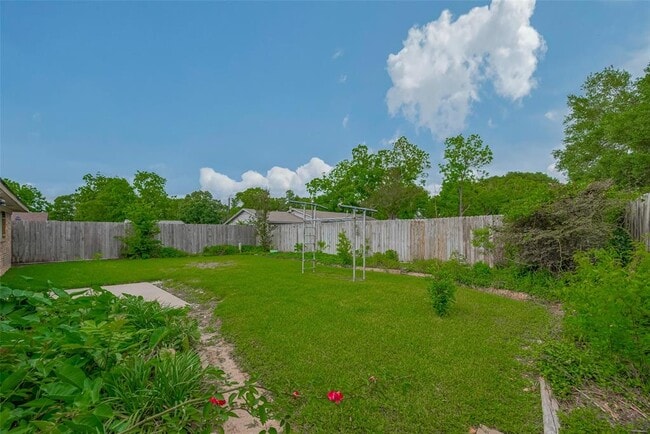Building Photo - 2027 Briar Ridge Dr