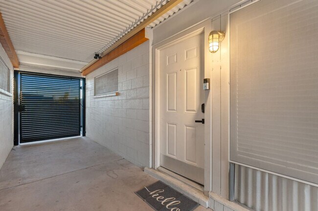 Building Photo - 109 E Broadway Rd