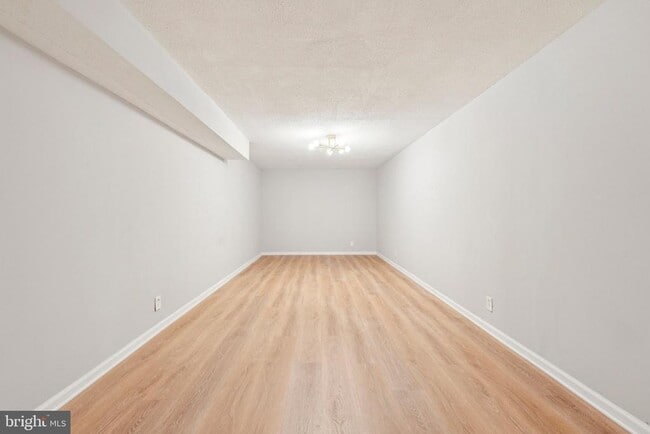 Building Photo - 115 S Dickenson Ave