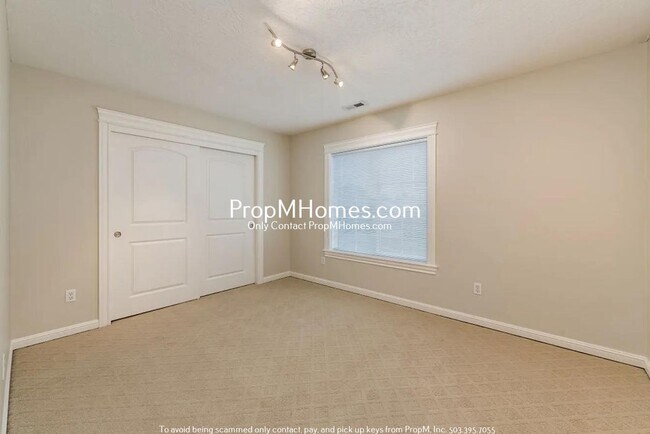 Building Photo - Gorgeous Three Bedroom Home in Centennial!