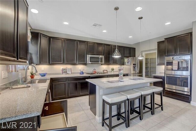 Building Photo - 1062 N Water St