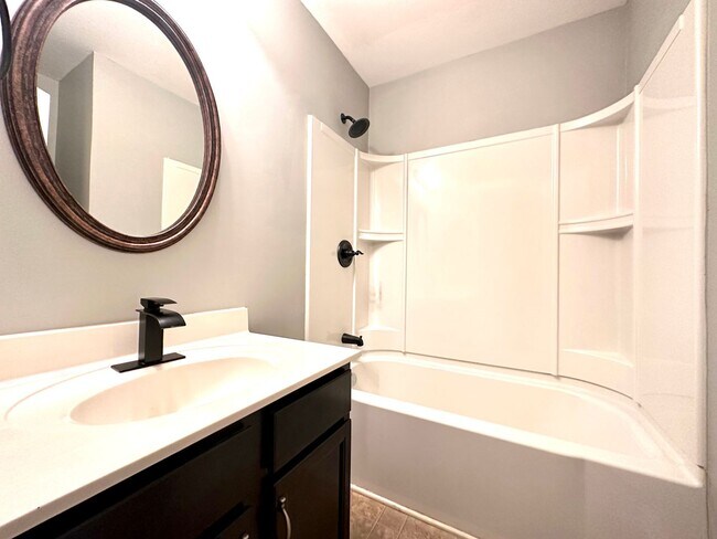 Building Photo - Move-In Special Available! Beautiful Singl...