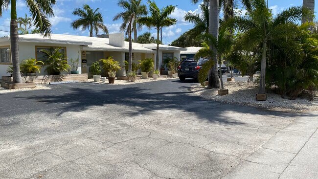 Building Photo - 2545 SE 1st Ct