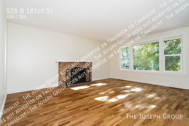 Building Photo - 528 N 181st St