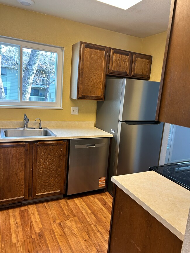 Building Photo - 3500 Rolling Green Dr