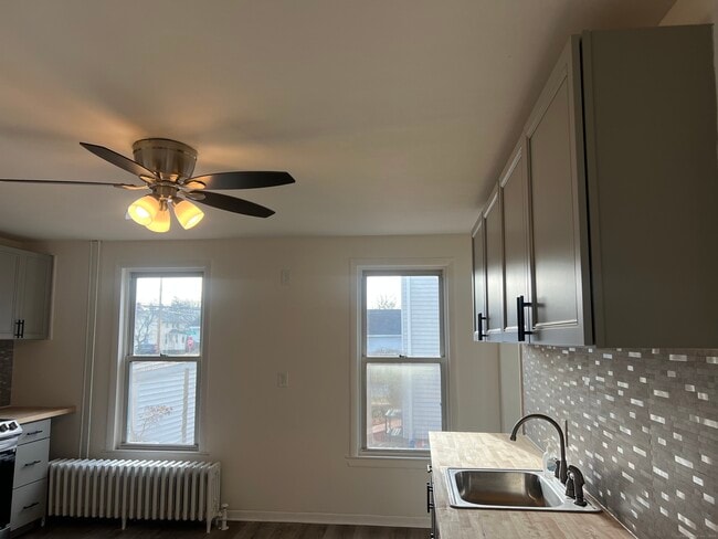 Building Photo - 263 S Cherry St