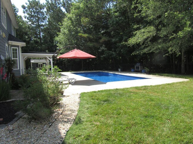 Building Photo - 2084 Kittridge Dr