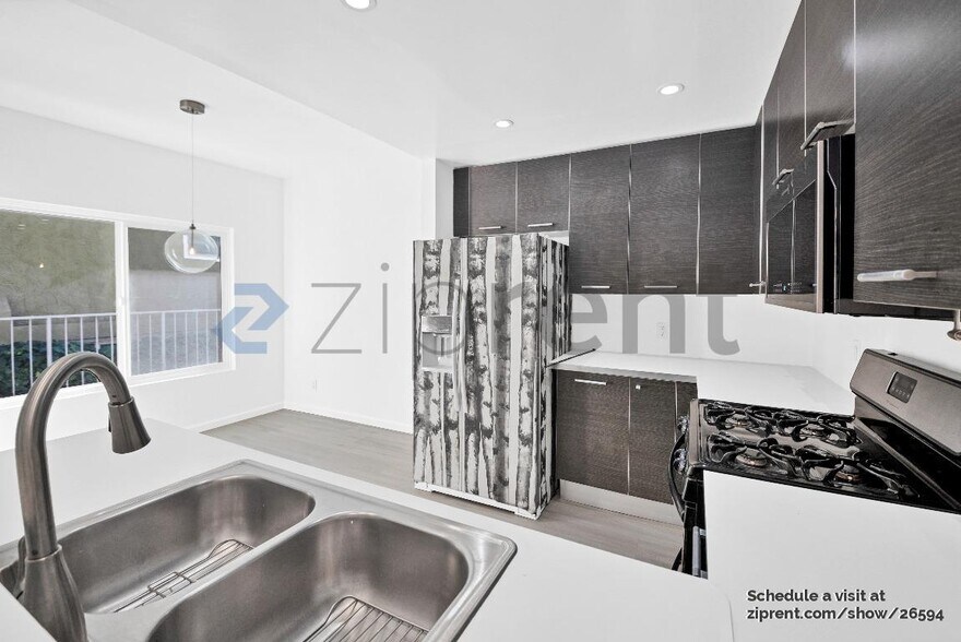 Building Photo - 11733 Avon Way