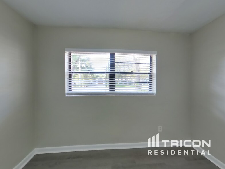Building Photo - 357 Banyan Dr