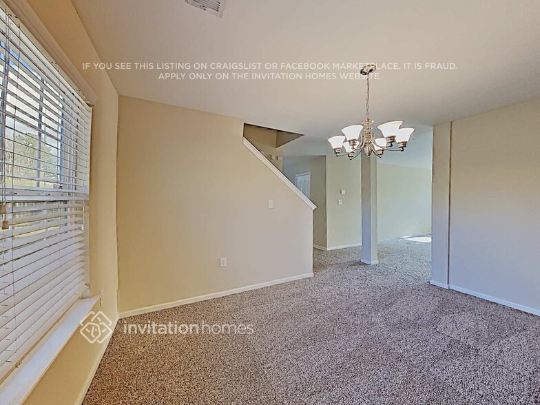 Building Photo - 2942 Village Center Dr