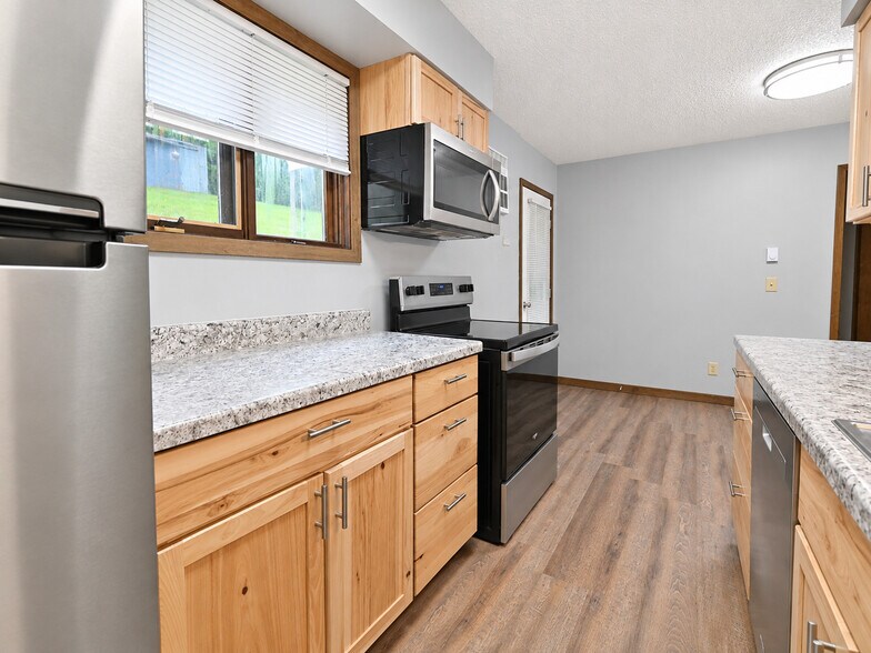 Building Photo - Wildwood Apartments