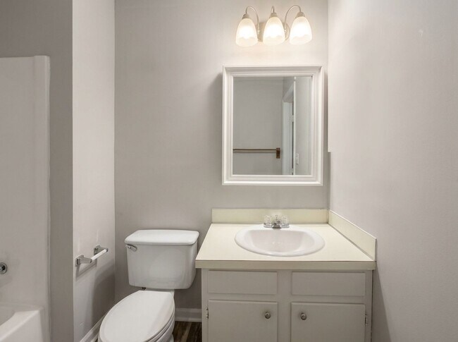 Building Photo - 8336 Trail View Dr
