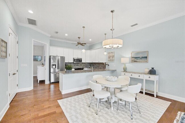 Building Photo - 455 Nokomis Ave S