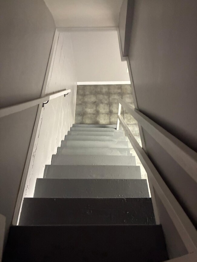 Building Photo - 4919 Schaub Ave