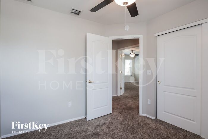 Building Photo - 2758 N Saramano Ln