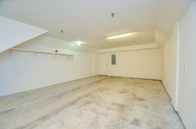 Building Photo - 11315 S Main St