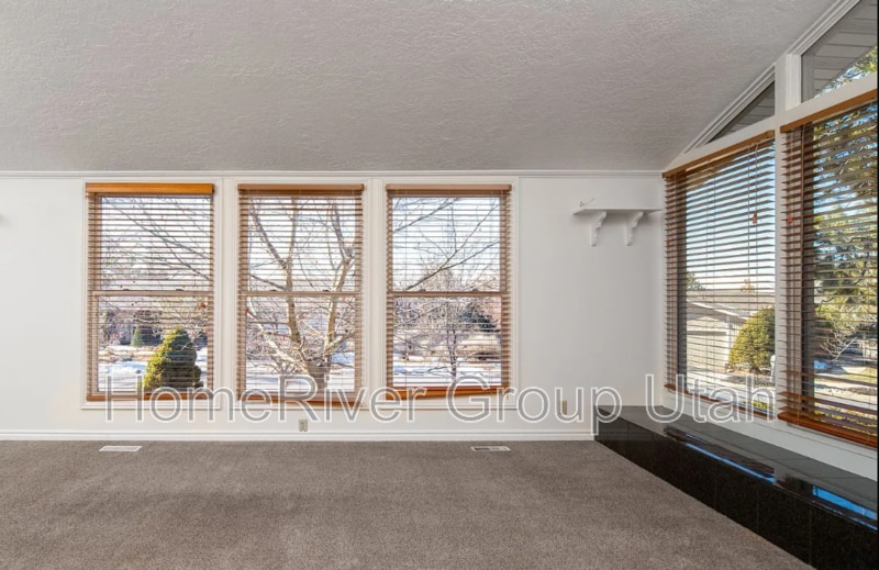 Building Photo - 2699 Grandview Dr
