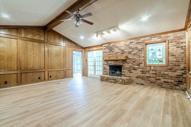 Building Photo - 4501 Ridge North Rd