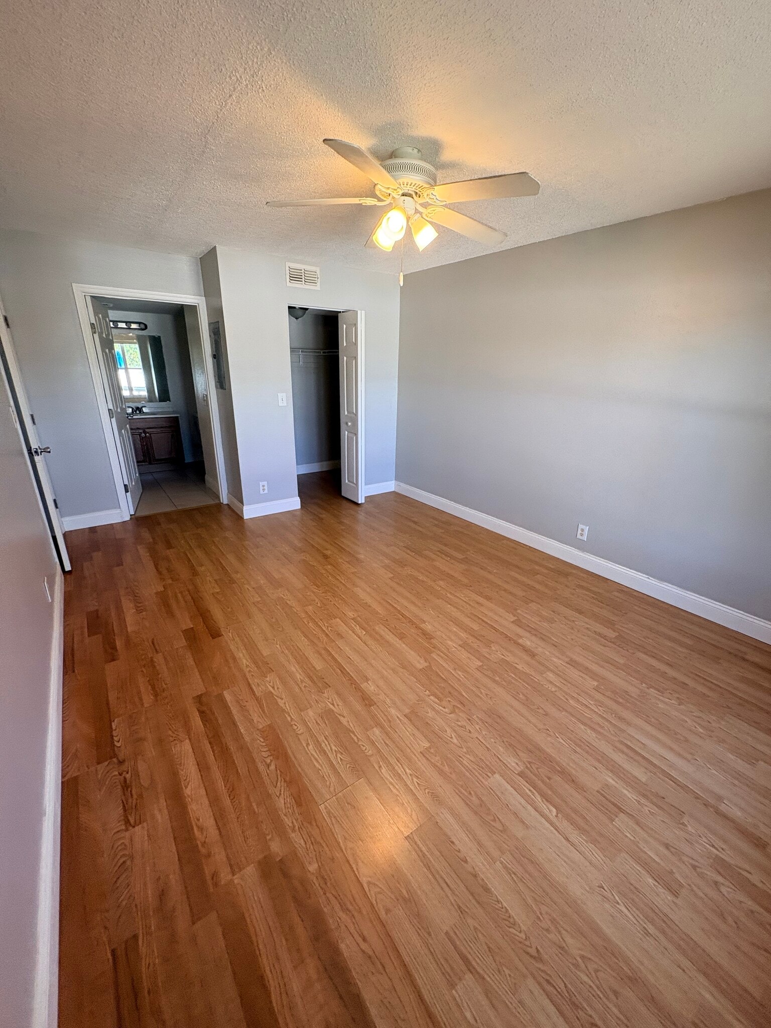 Master bedroom - 4870 S Atlantic Ave