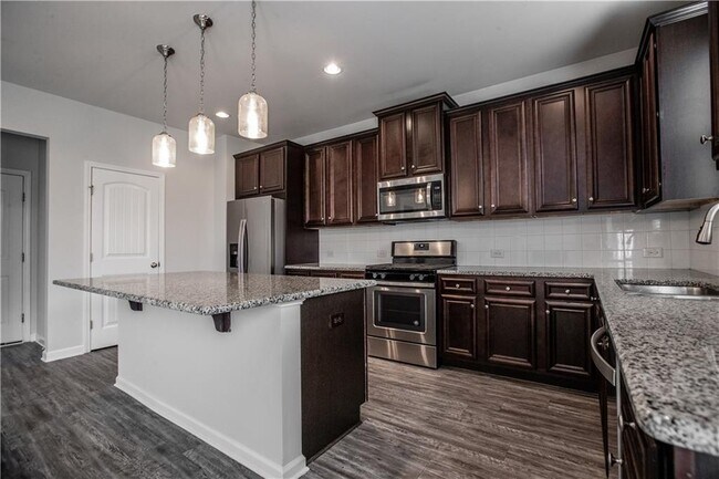 Building Photo - 5410 Mirror Lake Dr