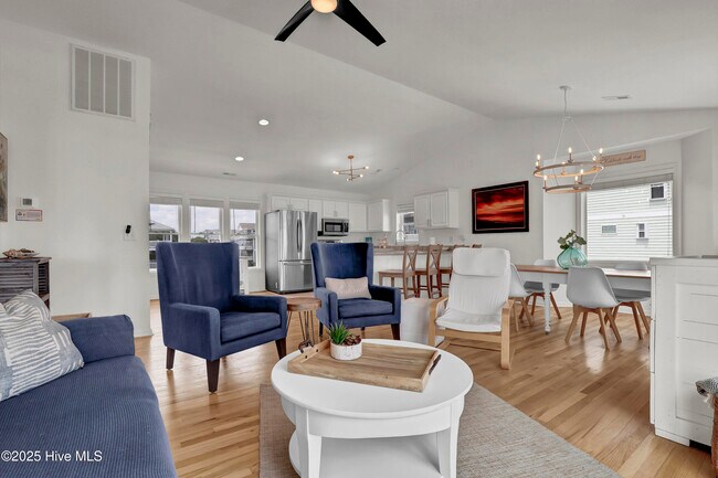 Building Photo - 1401 S Shore Dr