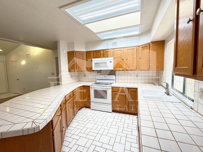 Building Photo - 15076 N Escondido Dr