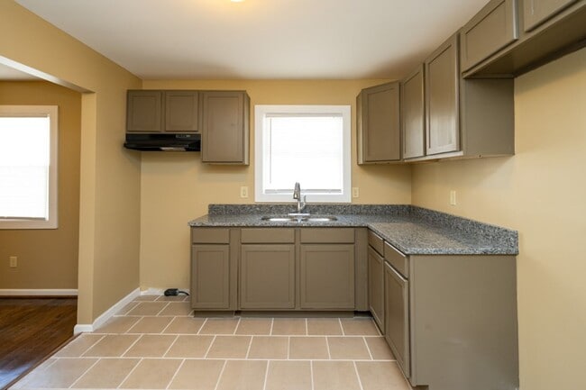 Building Photo - Move-In Ready Modern Makeover! Spacious 4-Bedroom Gem You’ll Love!