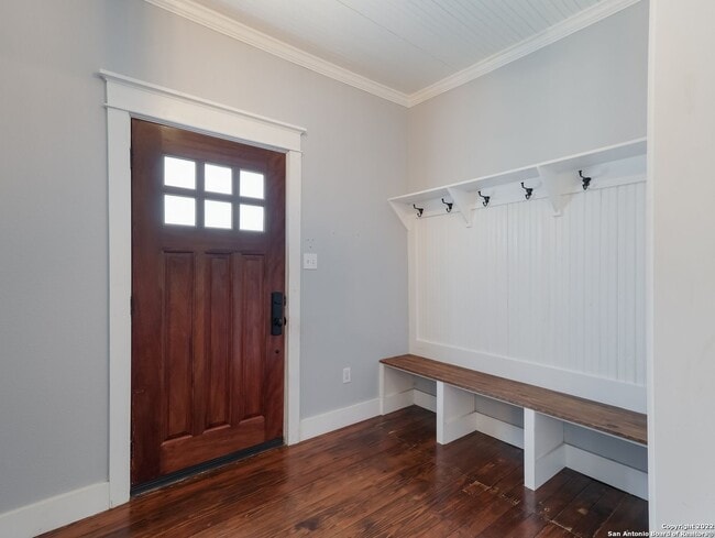 Building Photo - Adorable home 2/2 In Mancke Park