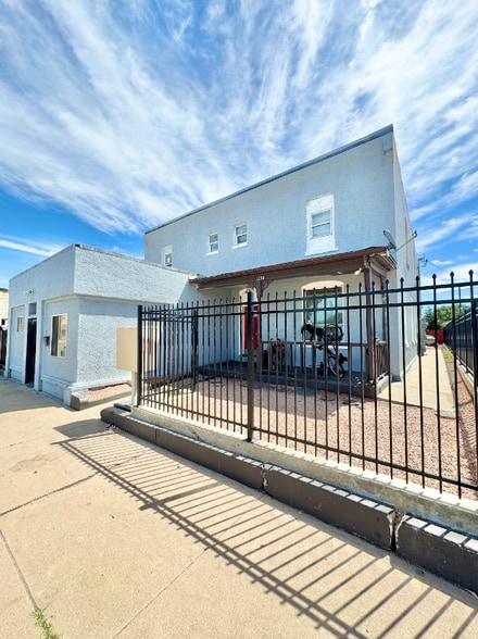 Primary Photo - 1230 E Evans Ave
