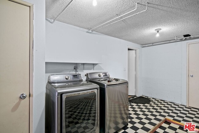 Building Photo - 7904 Topanga Canyon Blvd