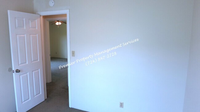 Building Photo - 511 Upper Service Rd
