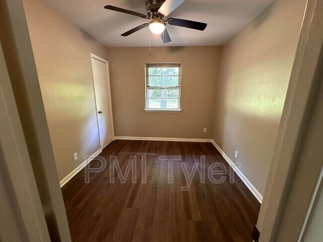 Building Photo - 2007 Bradshaw Dr