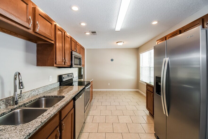 Building Photo - 8217 Glasgow Ct