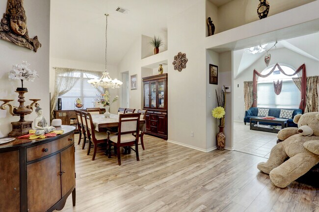 Building Photo - 6613 Cromarty Ln