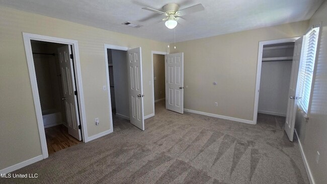 Building Photo - 933 Glastonbury Cir